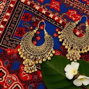 CHICO'S HINDI  INTRICATE DANGLE HOOPS NWOT